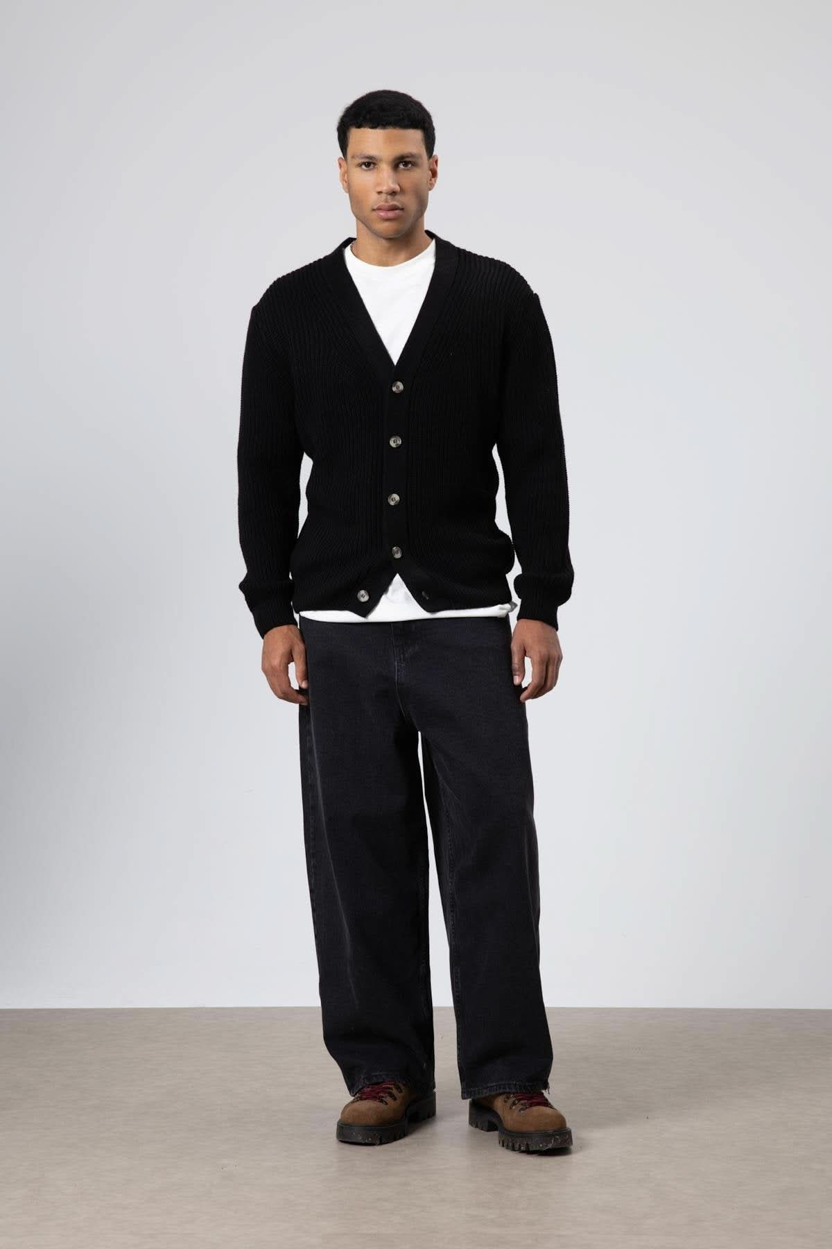 V-Neck Buttoned Knitted Cardigan