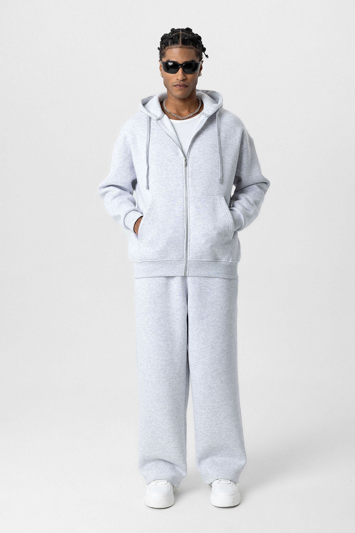 Basic Baggy Sweatpants in Light Grey