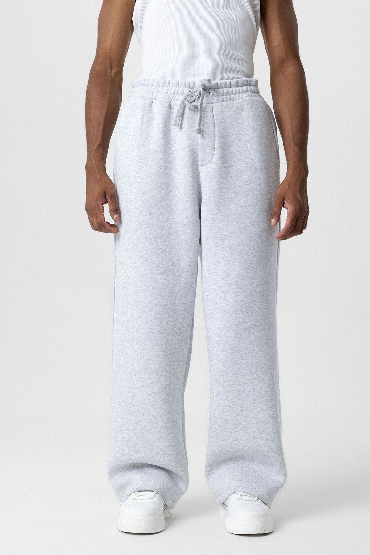 Basic Baggy Sweatpants in Light Grey