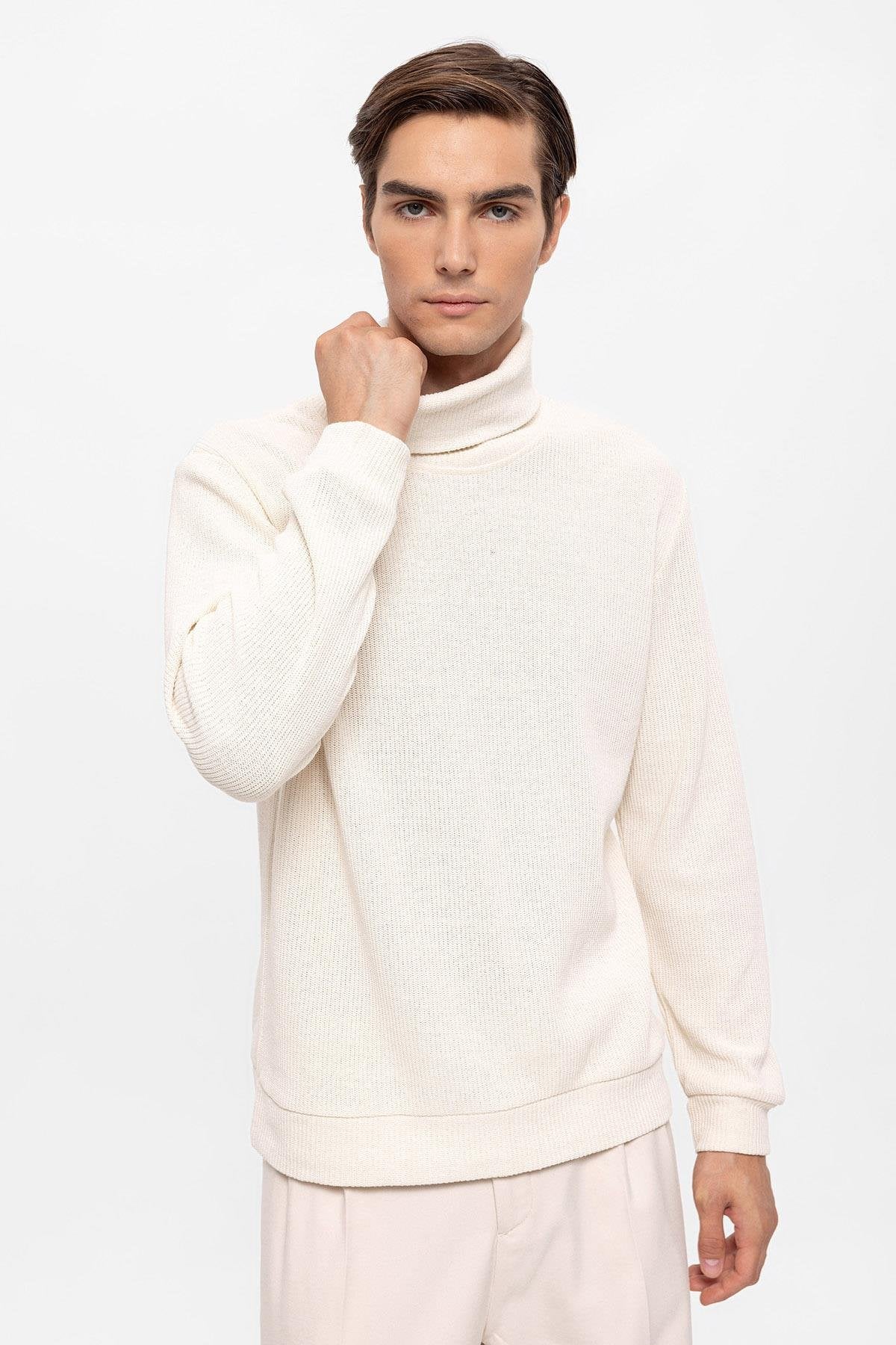 Turtleneck Sweater in Off White