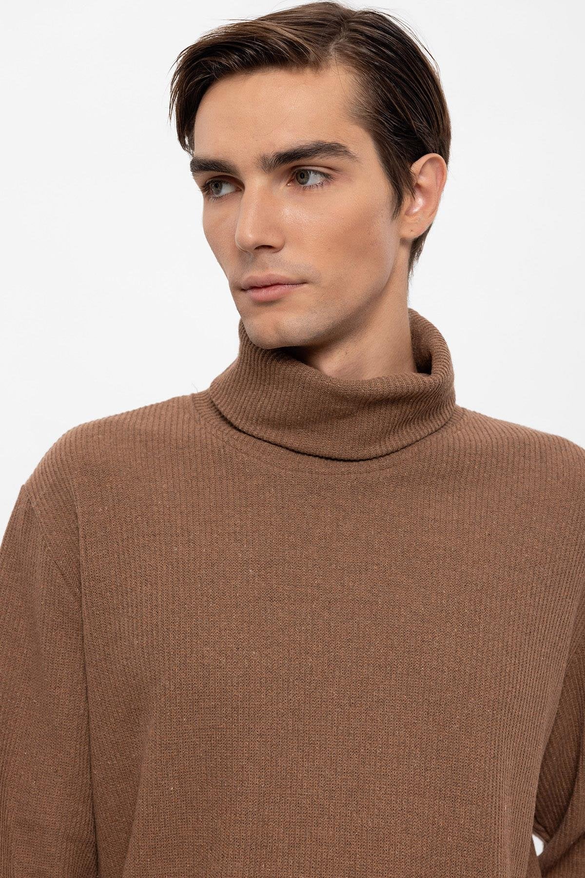 Turtleneck Sweater in Brown