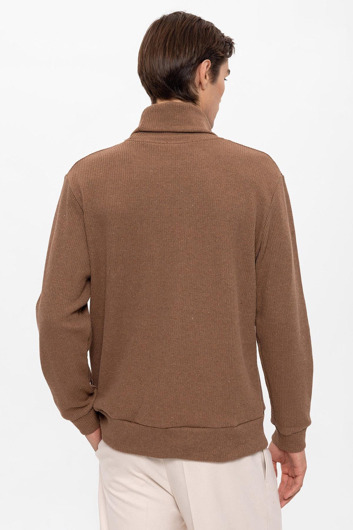 Turtleneck Sweater in Brown