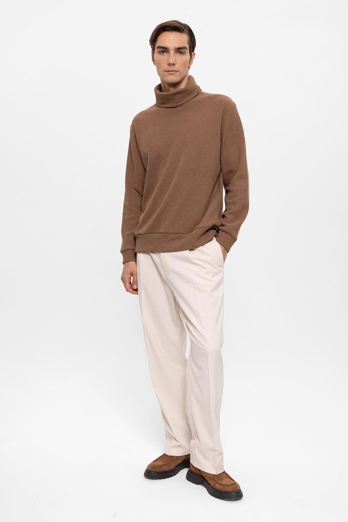 Turtleneck Sweater in Brown