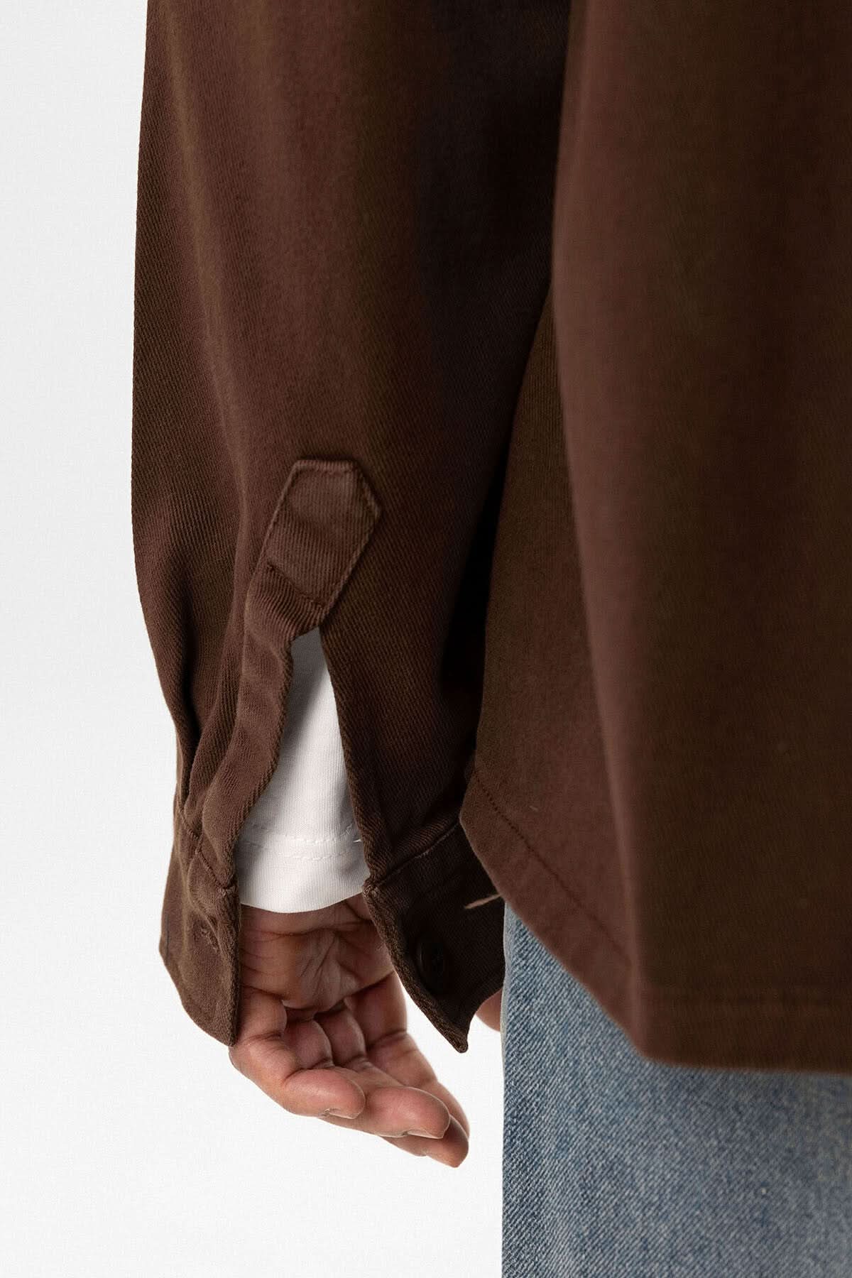 قميص جينز بني