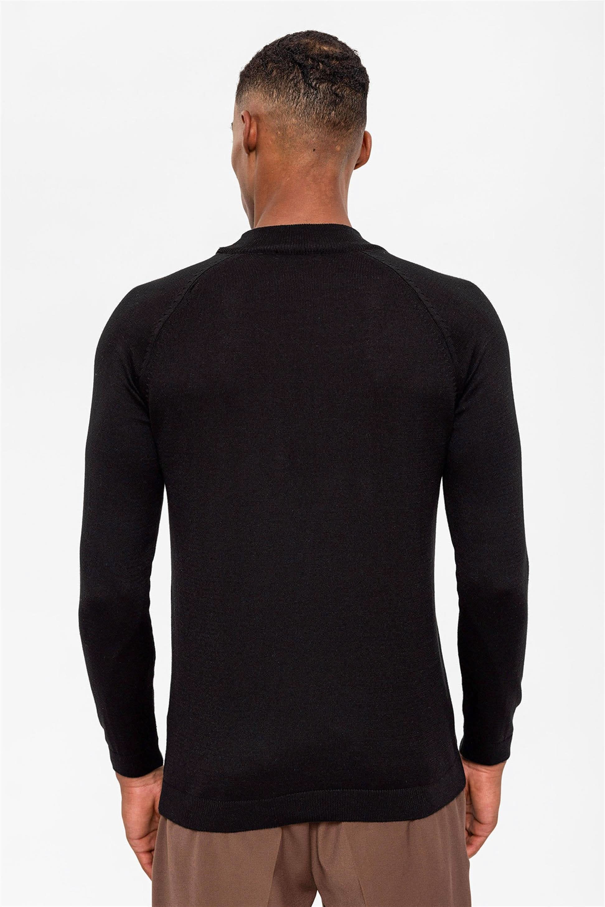 Half Turtleneck Slim Fit Knitwear in Black