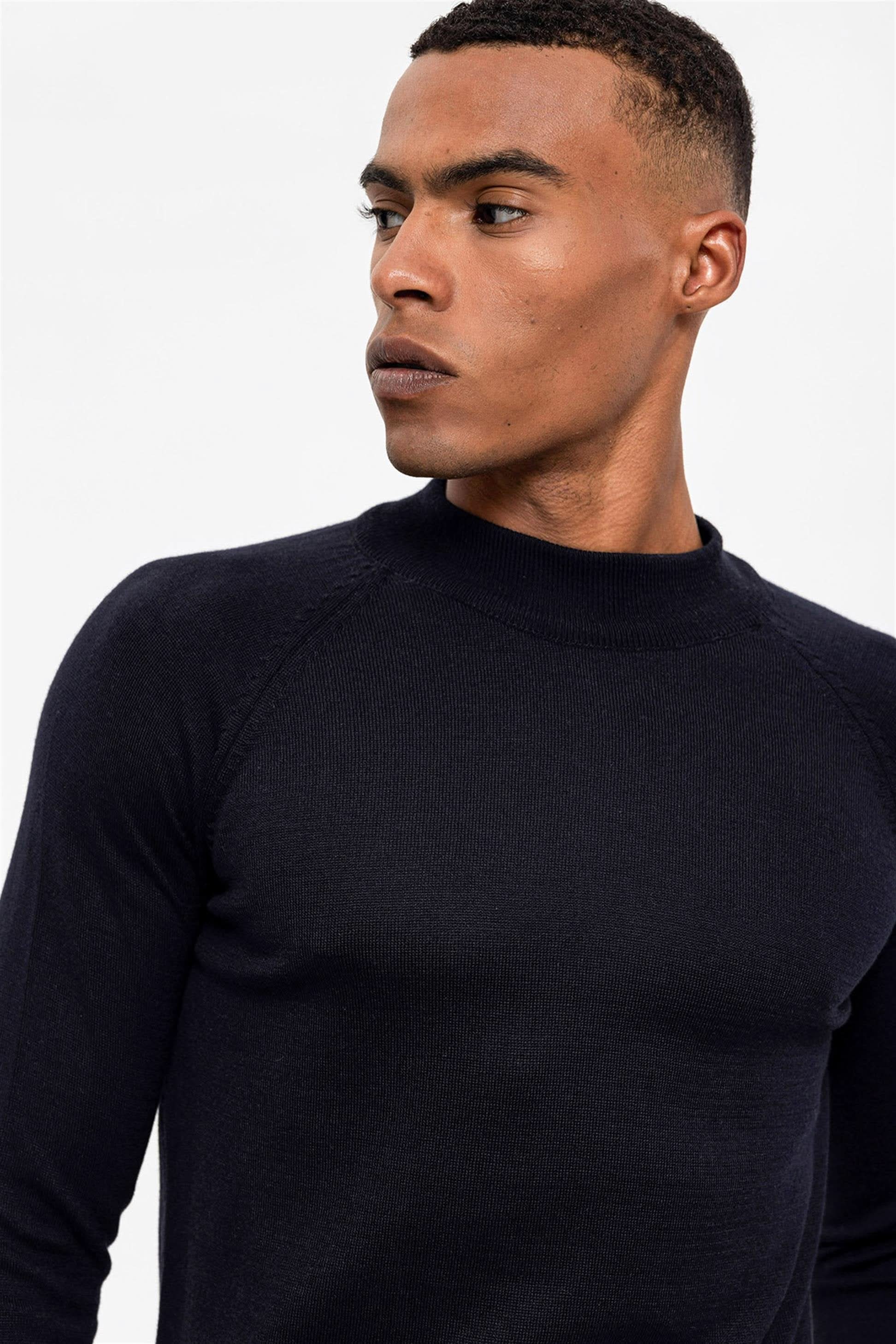 Half Turtleneck Slim Fit Knitwear in Black