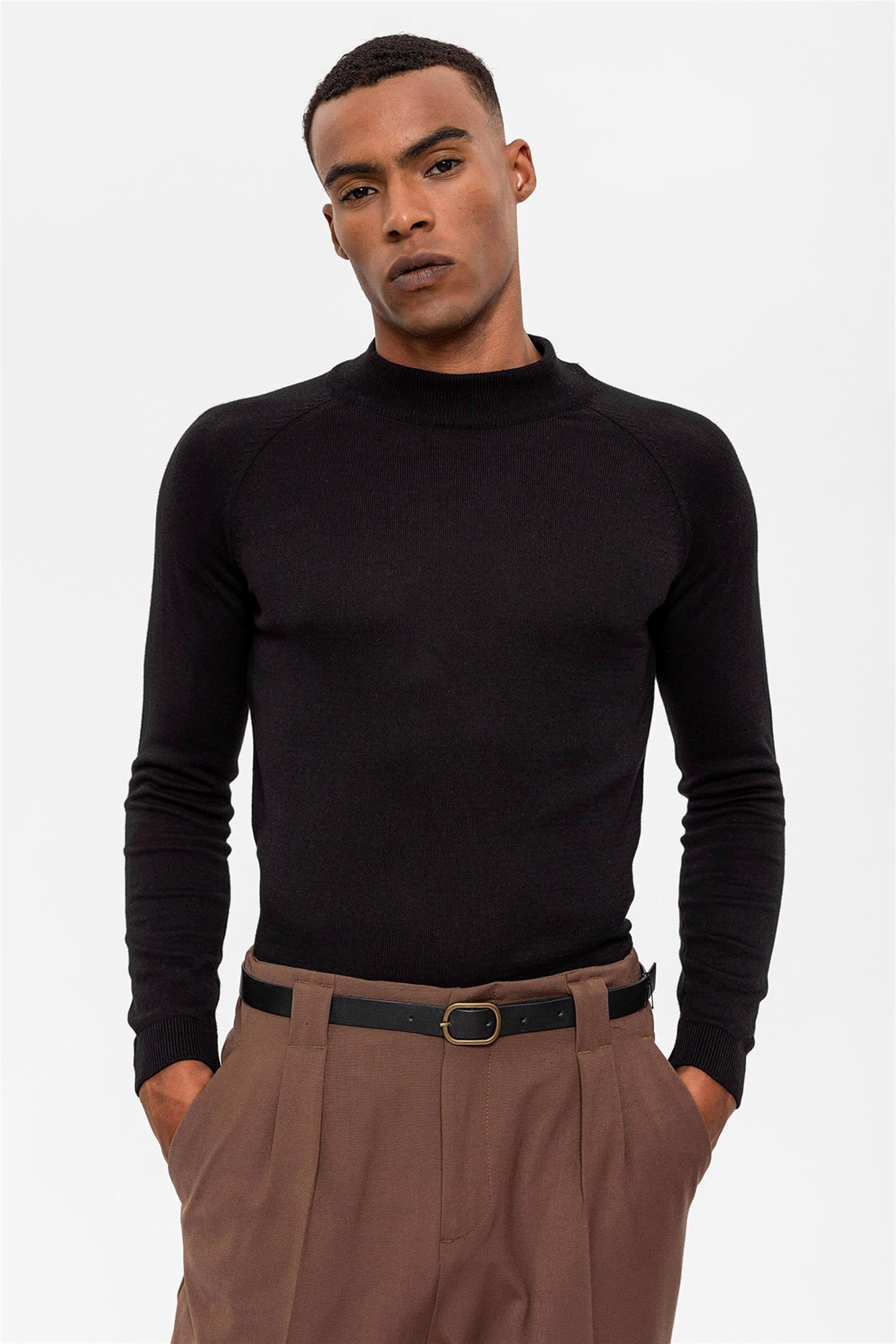 Half Turtleneck Slim Fit Knitwear in Black